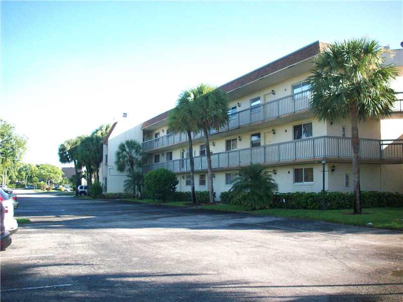 Completely renovated this spacious great 2/2 condo in the heart of Plantation, features a large living area with garden view. Full size washer / dryer, quality wood floor. Gorgeous kitchen updated with new stainless steel appliances, granite counter top,  New Garbage Disposal, Complete freshly painted and hardwood in bedrooms Ceramic Flooring in Kitchen and living room, and updated bathrooms. New, new A/C with warranty New Ceiling Fans. Security cameras installed and monitored around Building 8.NO RENTALS