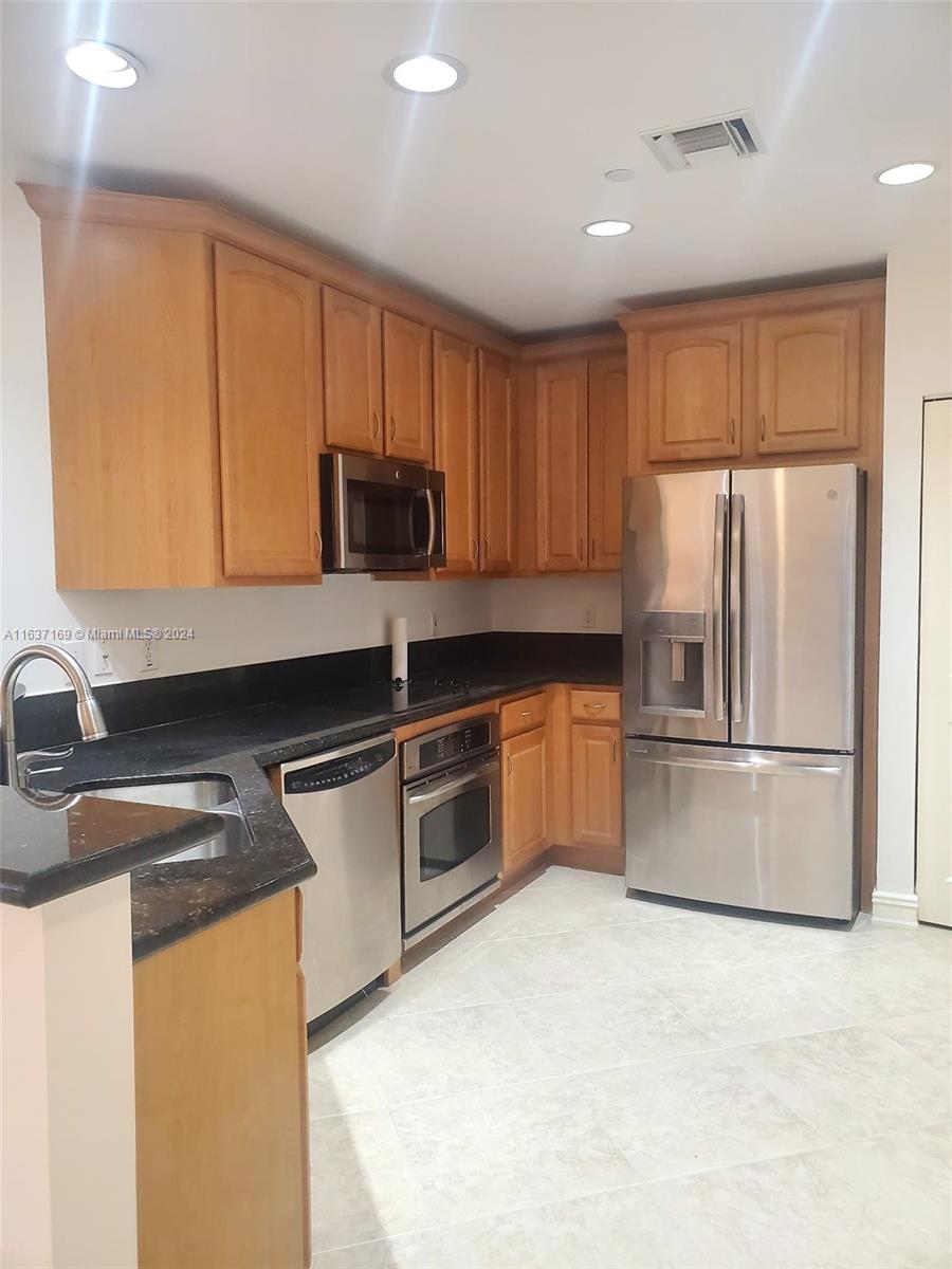 WESTON 55 PLUS CONDO - Residential Lease