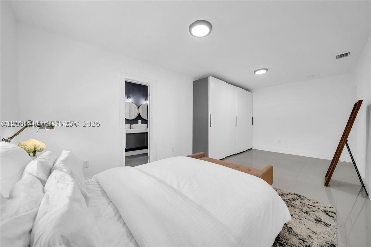GRIFFING BISCAYNE PK EST - Residential Lease