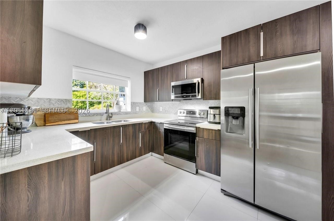 GRIFFING BISCAYNE PK EST - Residential Lease