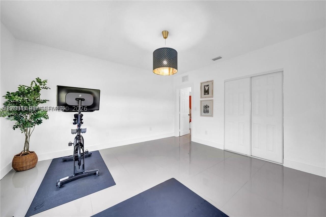 GRIFFING BISCAYNE PK EST - Residential Lease