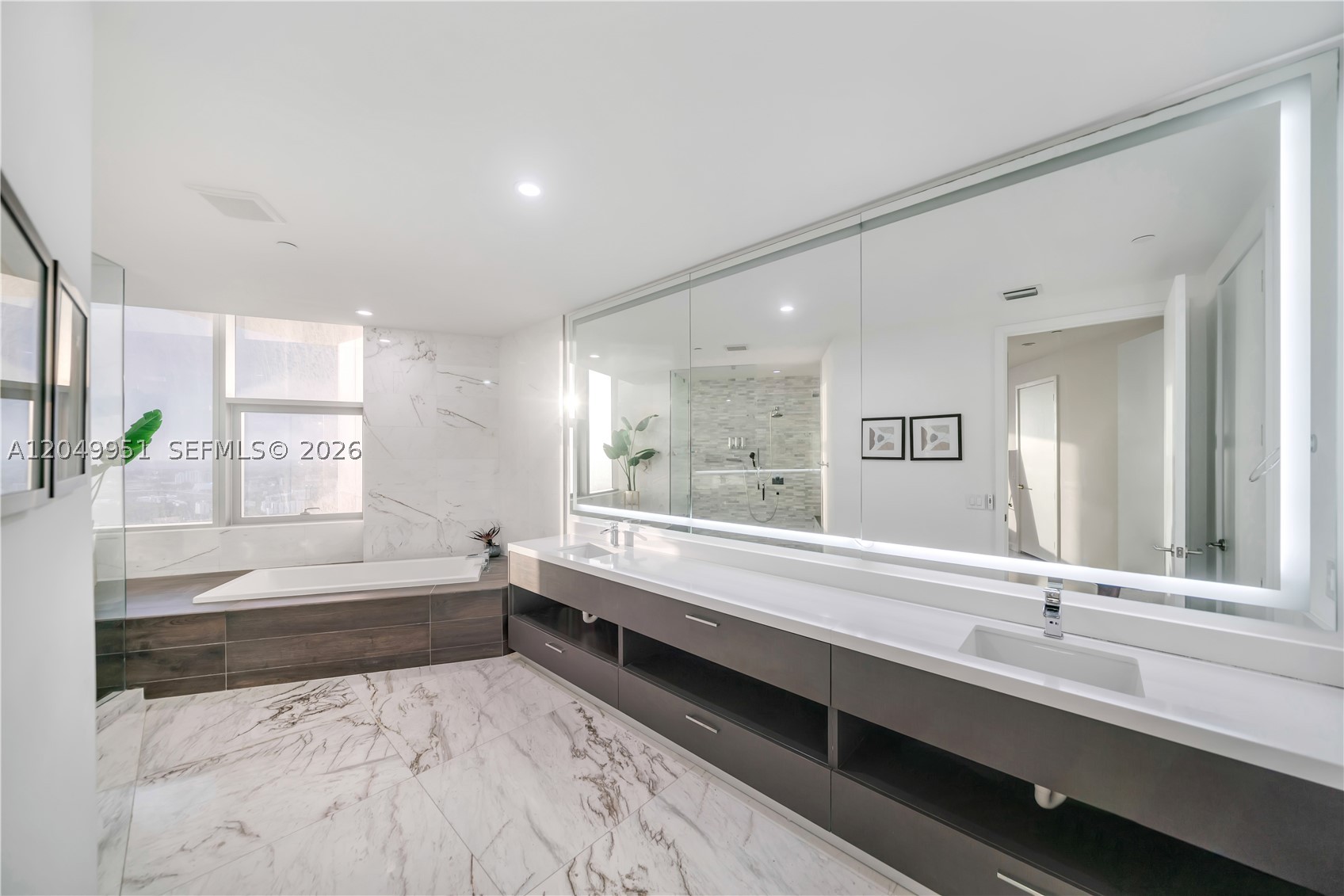 PARAMOUNT MIAMI WORLDCEN - Residential