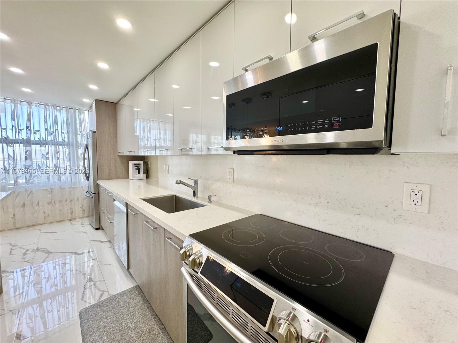 WINSTON TOWERS 400 CONDO - Residential