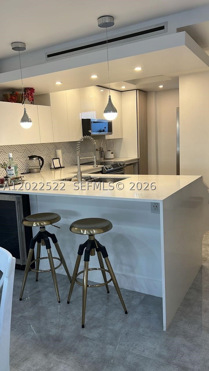 Luxury remodeled condo near Sunny Isles Beach. Immediate rental allowed.

Fully remodeled apartment with luxury finishes. Prime location just 1 mile from Sunny Isles Beach., furnished.
 River view and directly across from Oleta River Park. Open concept kitchen with new appliances and frigo. Pool, gym, and parking. Boat dock available for rent. Close to restaurants, supermarkets, shopping, and theater

For living or investment.