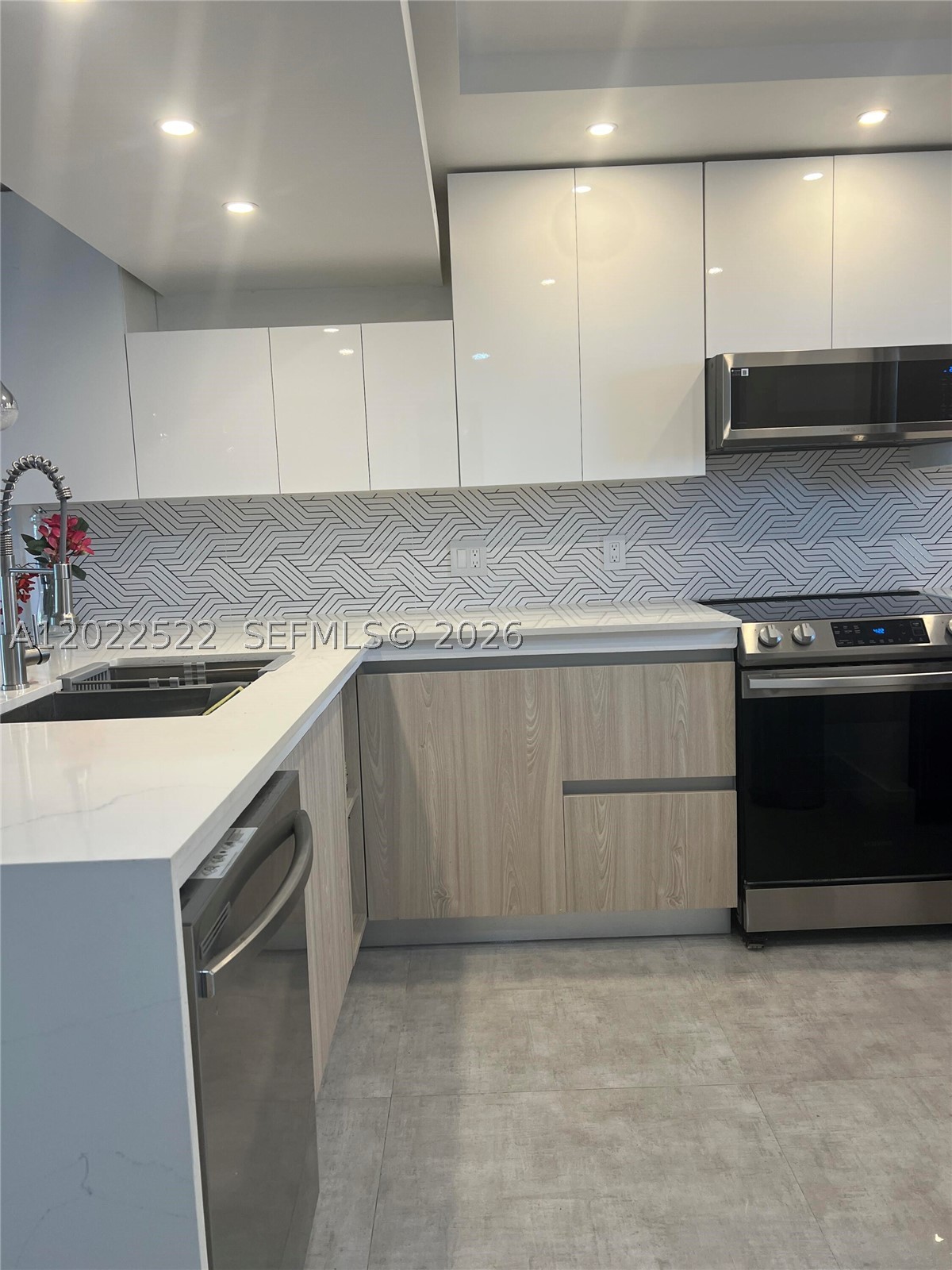 ISLAND SHORES CONDO - Residential