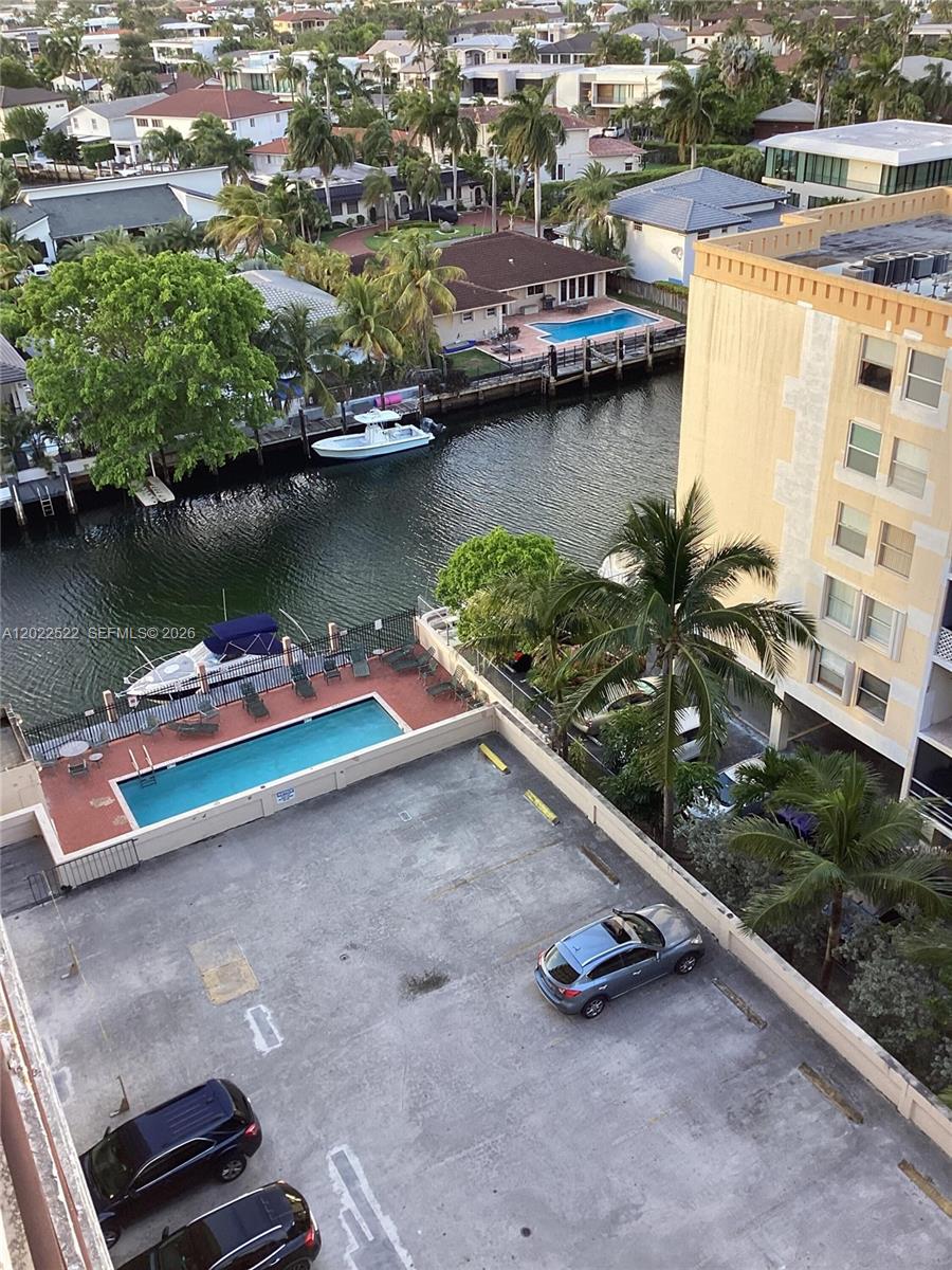 Luxury remodeled condo near Sunny Isles Beach. Immediate rental allowed.

Fully remodeled apartment with luxury finishes. Prime location just 1 mile from Sunny Isles Beach.
 River view and directly across from Oleta River Park. Open concept kitchen with new appliances and frigo. Pool, gym, and parking. Boat dock available for rent. Close to restaurants, supermarkets, shopping, and theater

For living or investment.