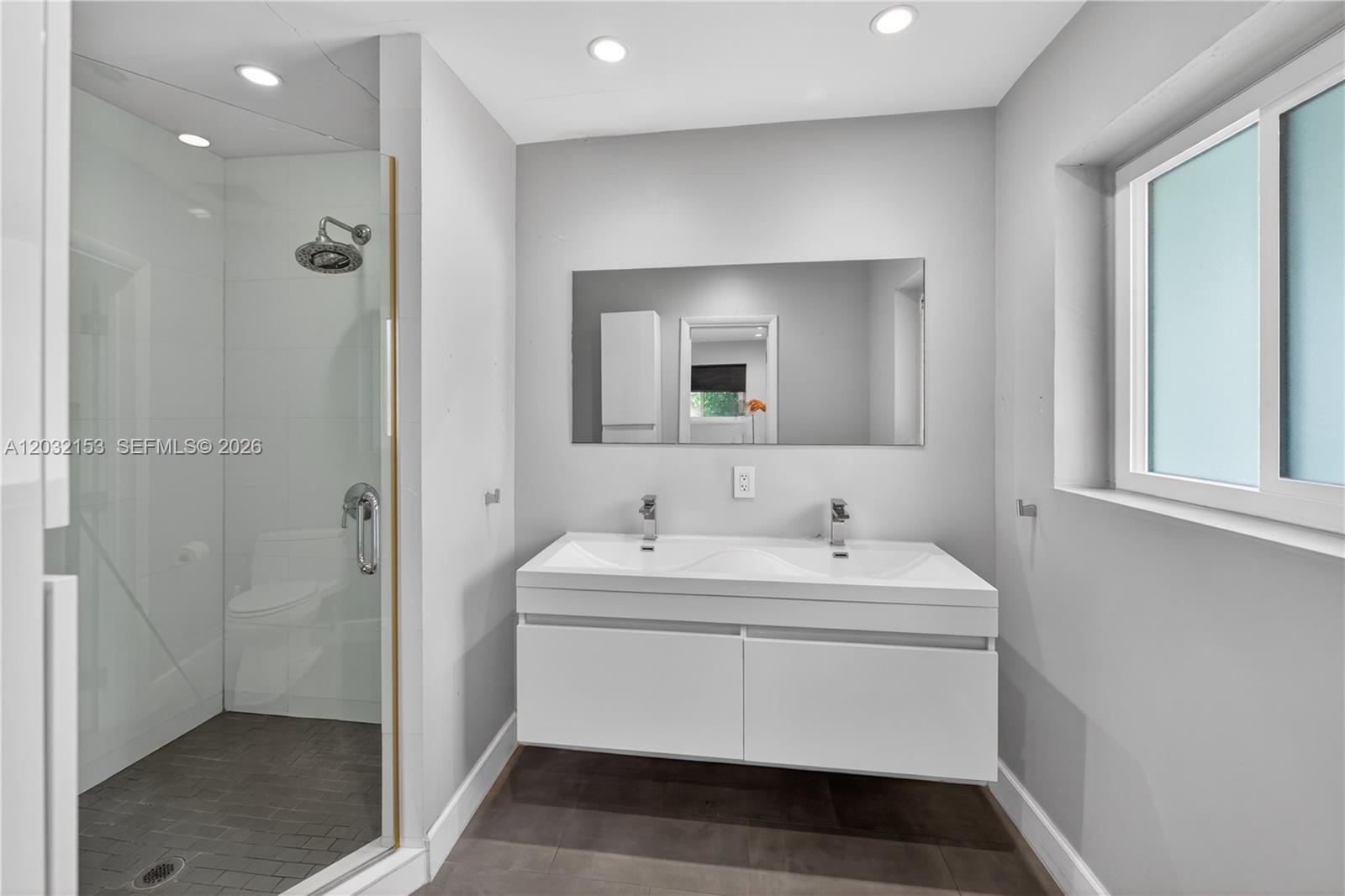 MIAMI SHORES SEC 1 AMD - Residential Lease