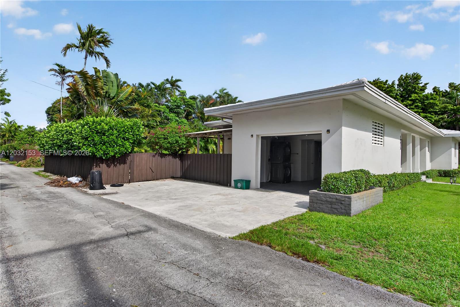MIAMI SHORES SEC 1 AMD - Residential Lease