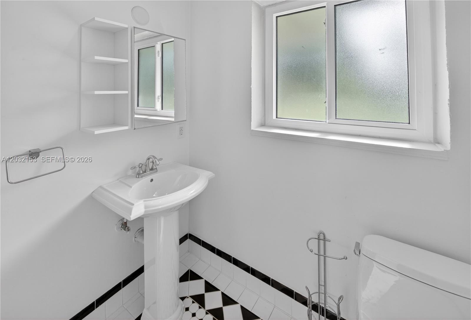 MIAMI SHORES SEC 1 AMD - Residential Lease
