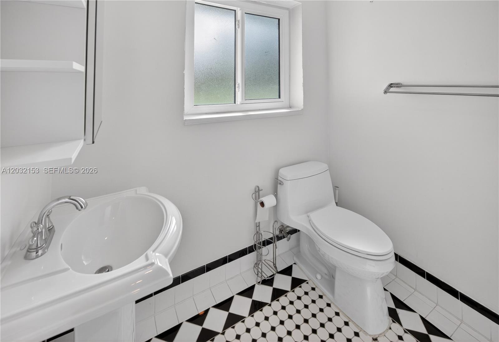MIAMI SHORES SEC 1 AMD - Residential Lease