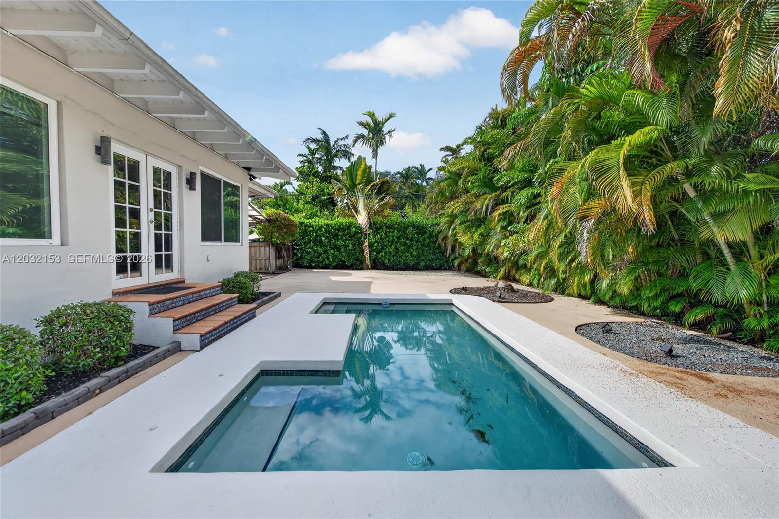 MIAMI SHORES SEC 1 AMD - Residential Lease