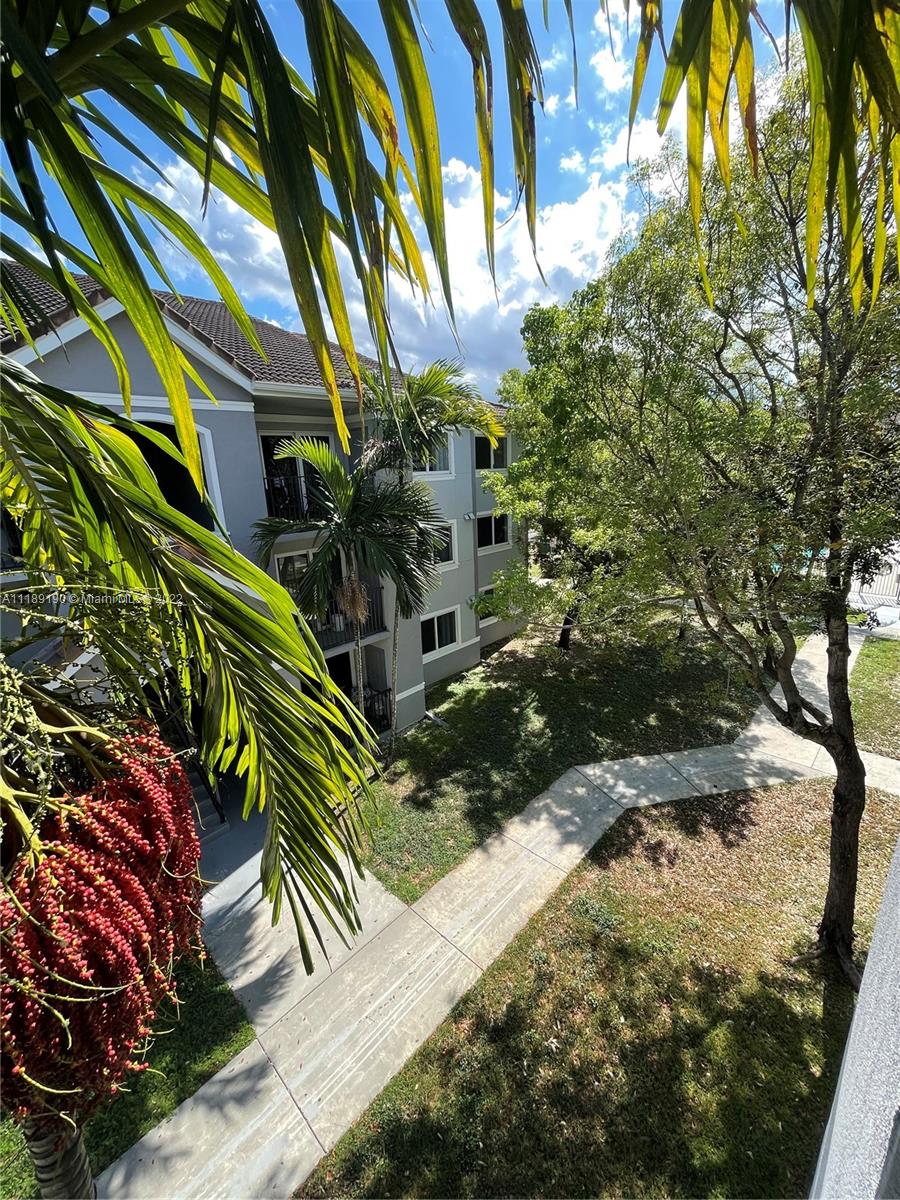 VISTA TRACE 8 CONDO - Residential Lease