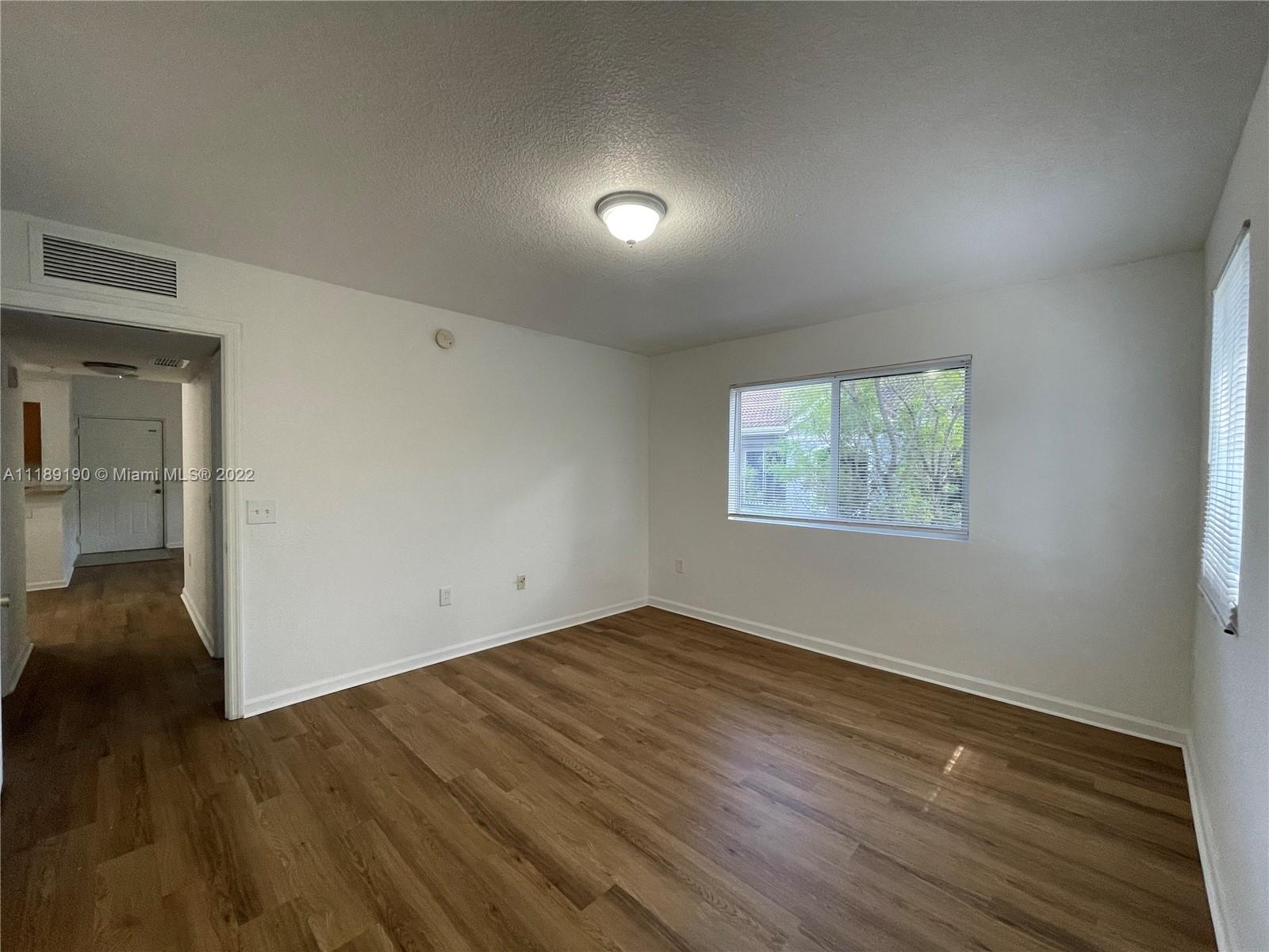VISTA TRACE 8 CONDO - Residential Lease