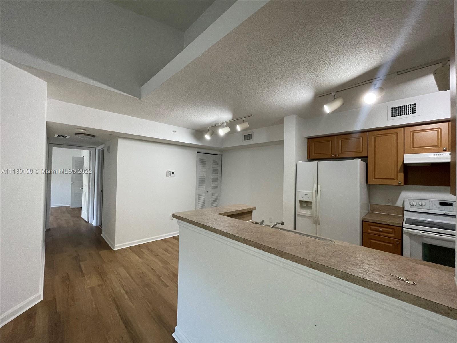 VISTA TRACE 8 CONDO - Residential Lease