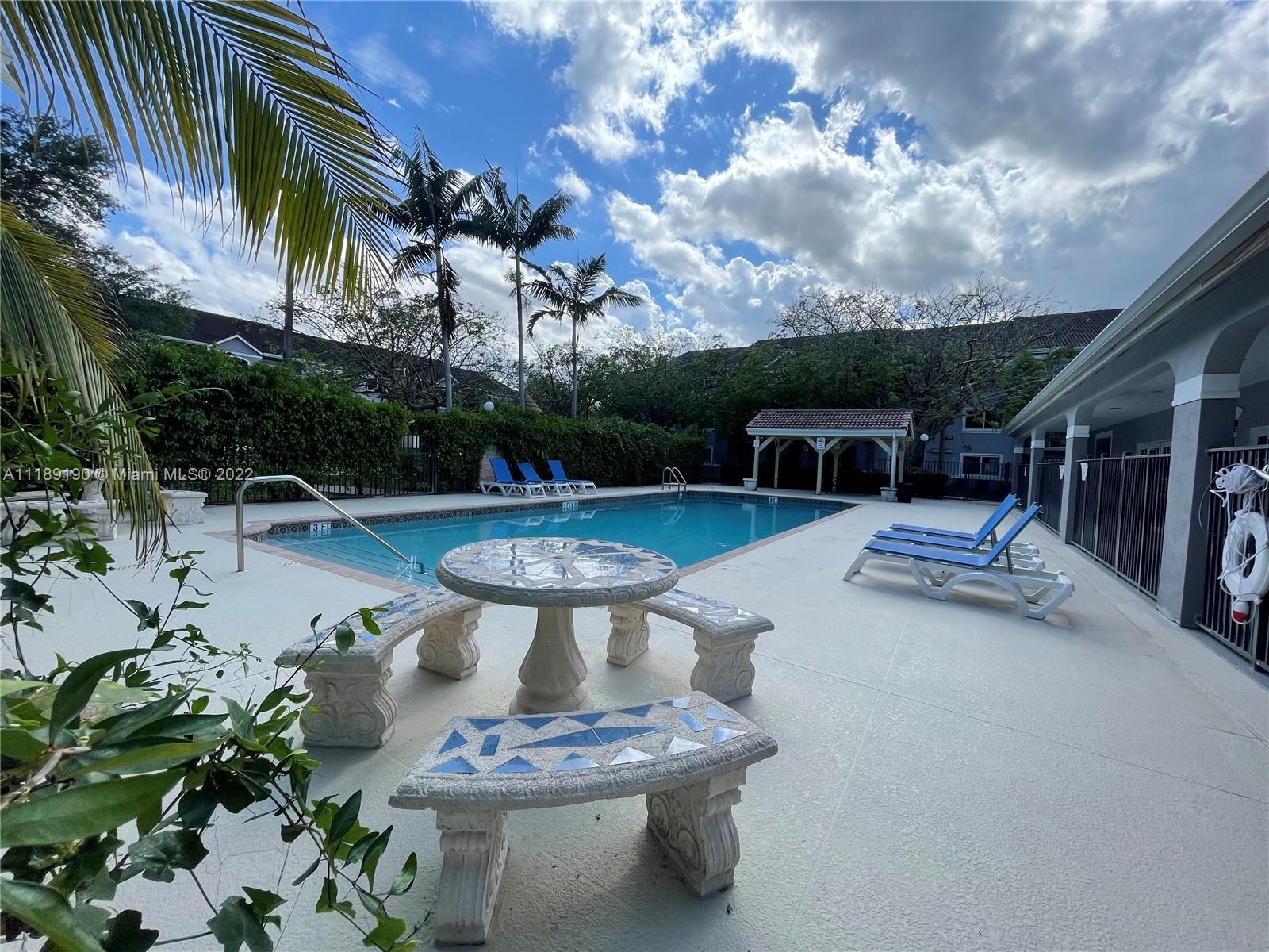 VISTA TRACE 8 CONDO - Residential Lease