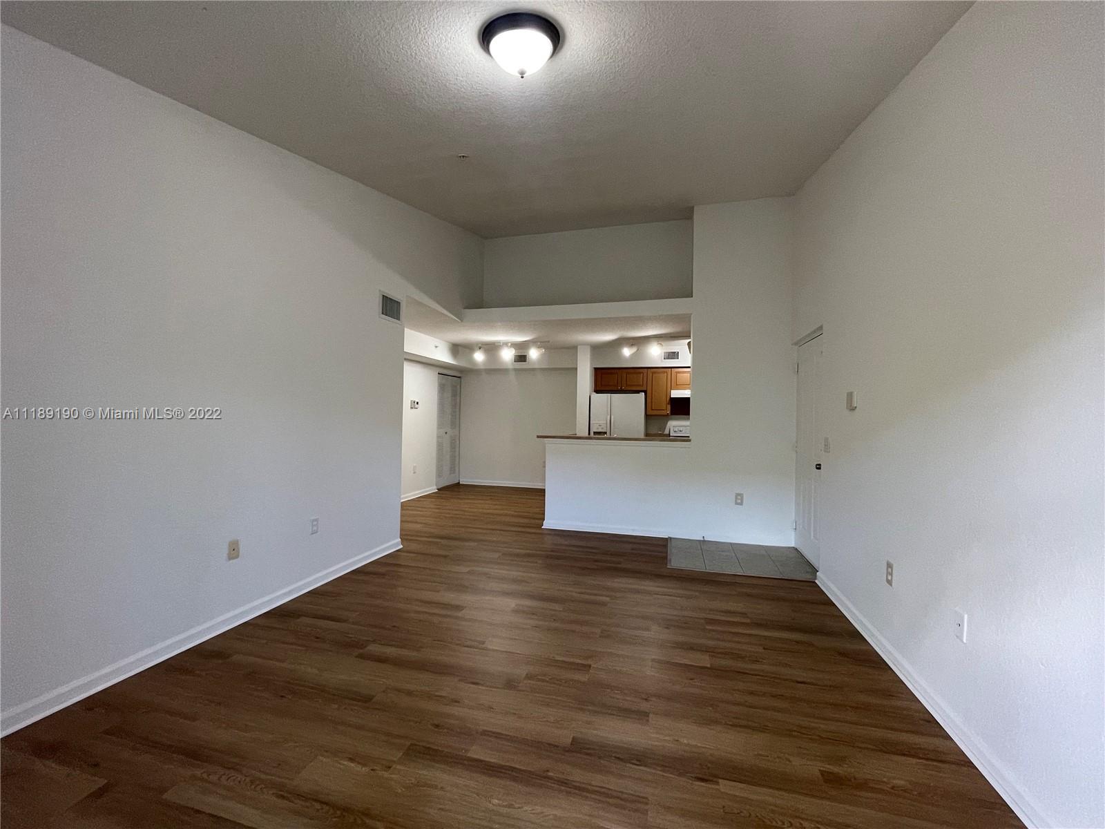 VISTA TRACE 8 CONDO - Residential Lease