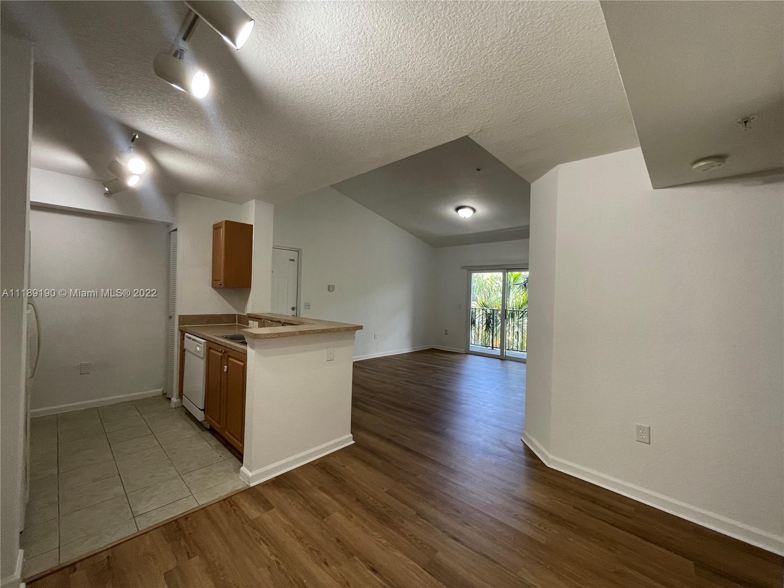 VISTA TRACE 8 CONDO - Residential Lease