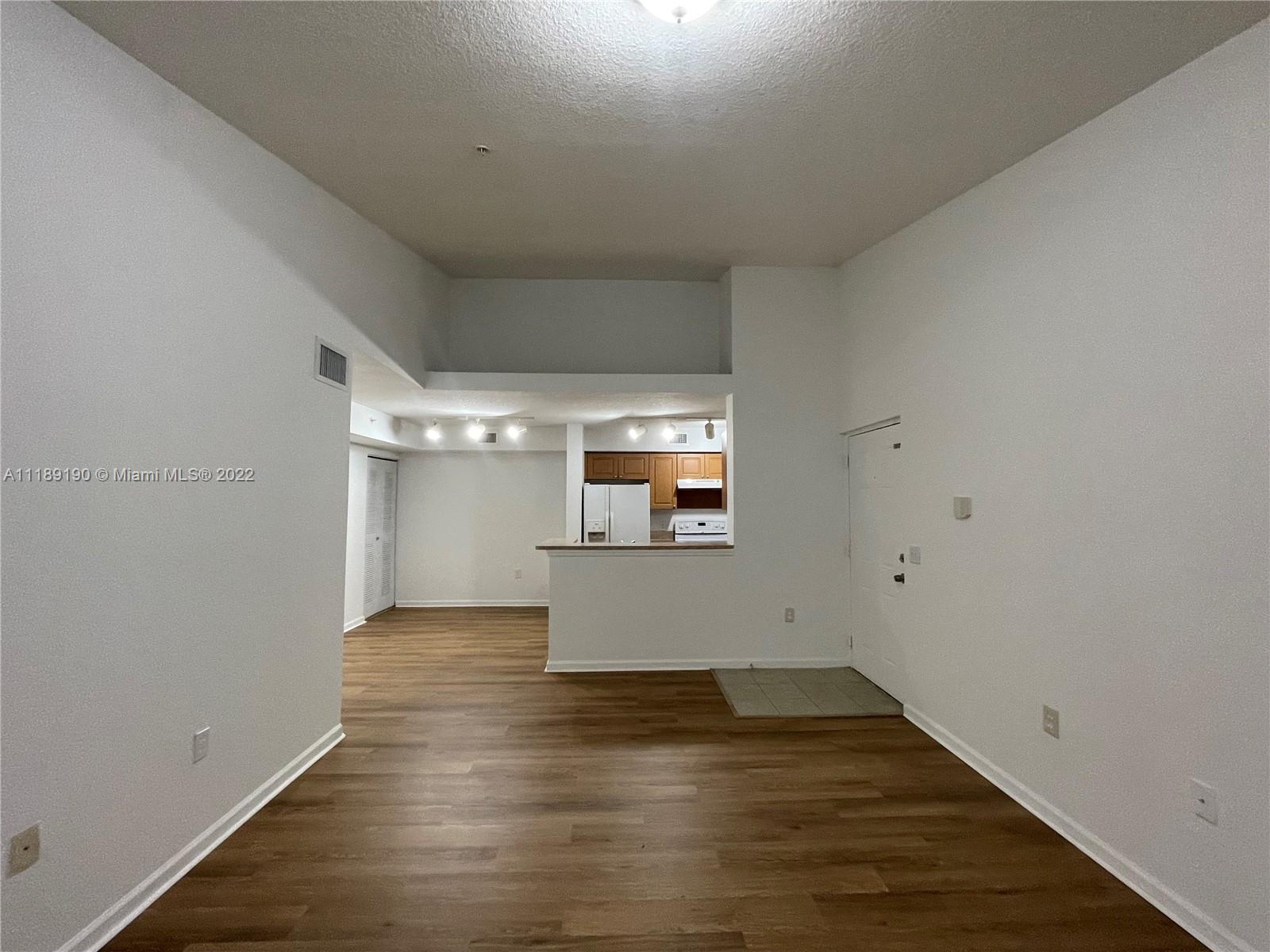 VISTA TRACE 8 CONDO - Residential Lease