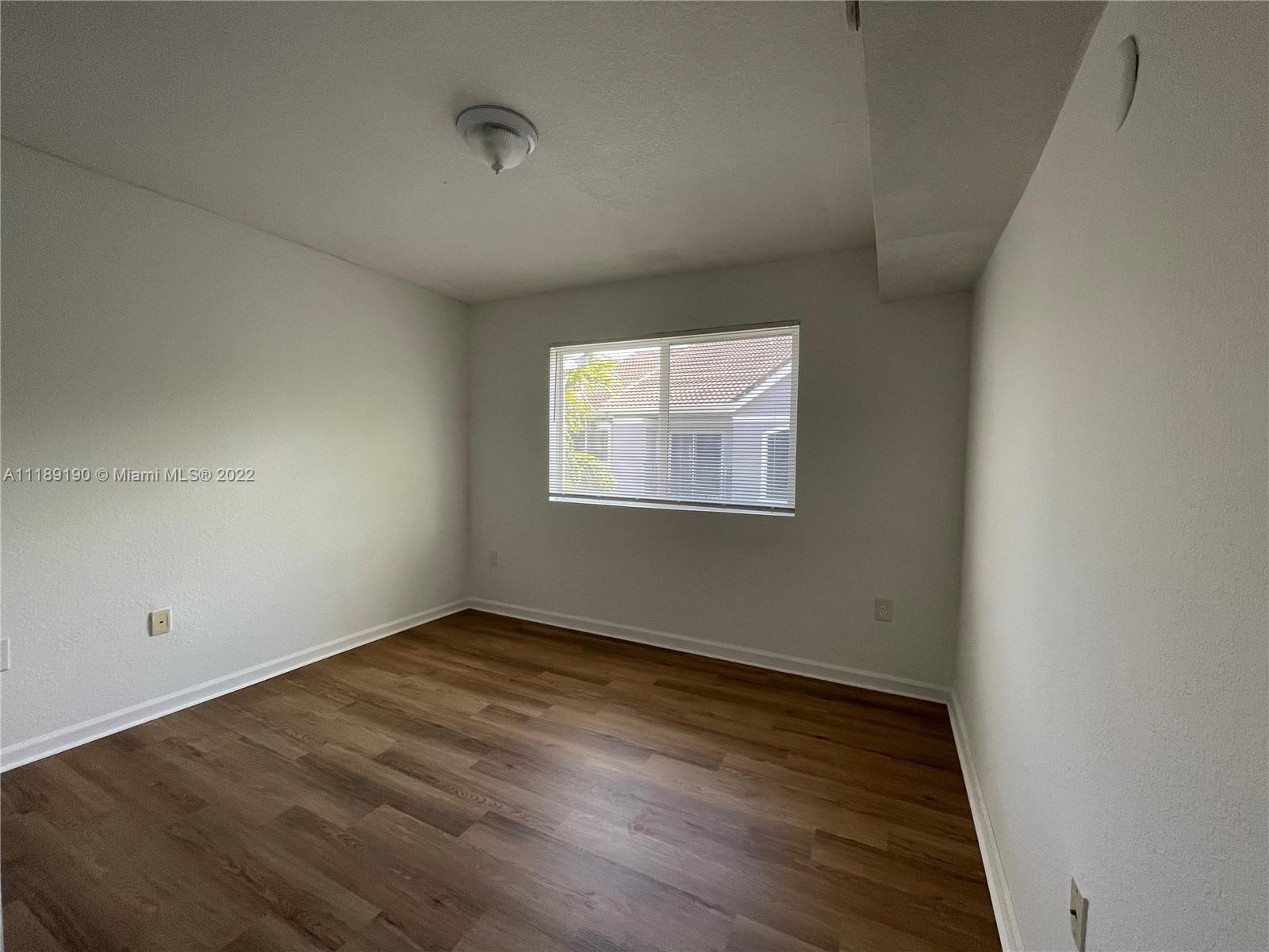 VISTA TRACE 8 CONDO - Residential Lease