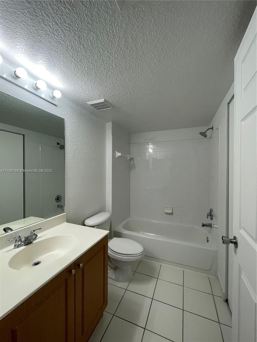 VISTA TRACE 8 CONDO - Residential Lease