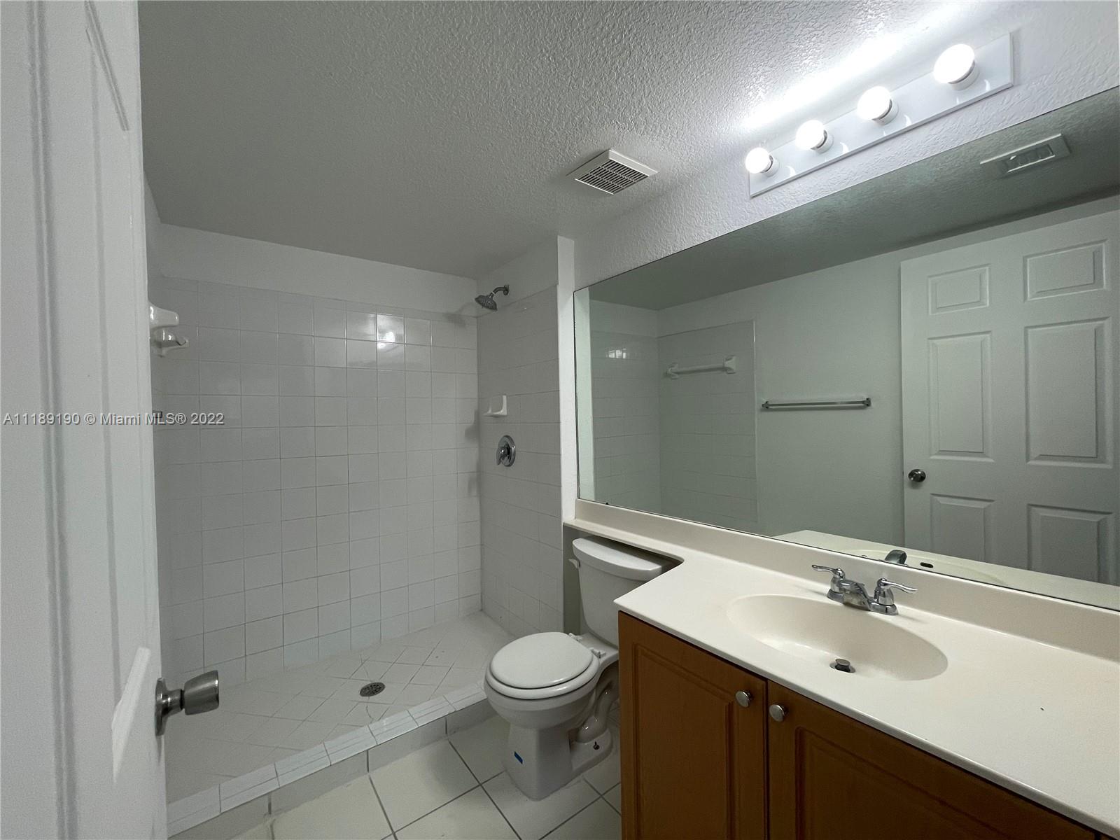 VISTA TRACE 8 CONDO - Residential Lease
