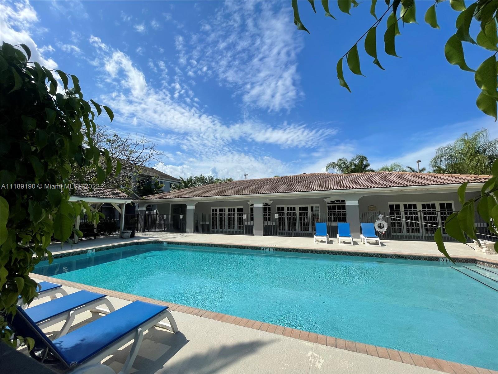VISTA TRACE 8 CONDO - Residential Lease