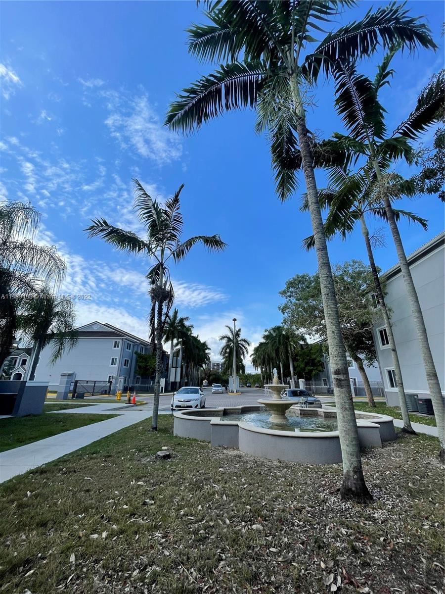 VISTA TRACE 8 CONDO - Residential Lease