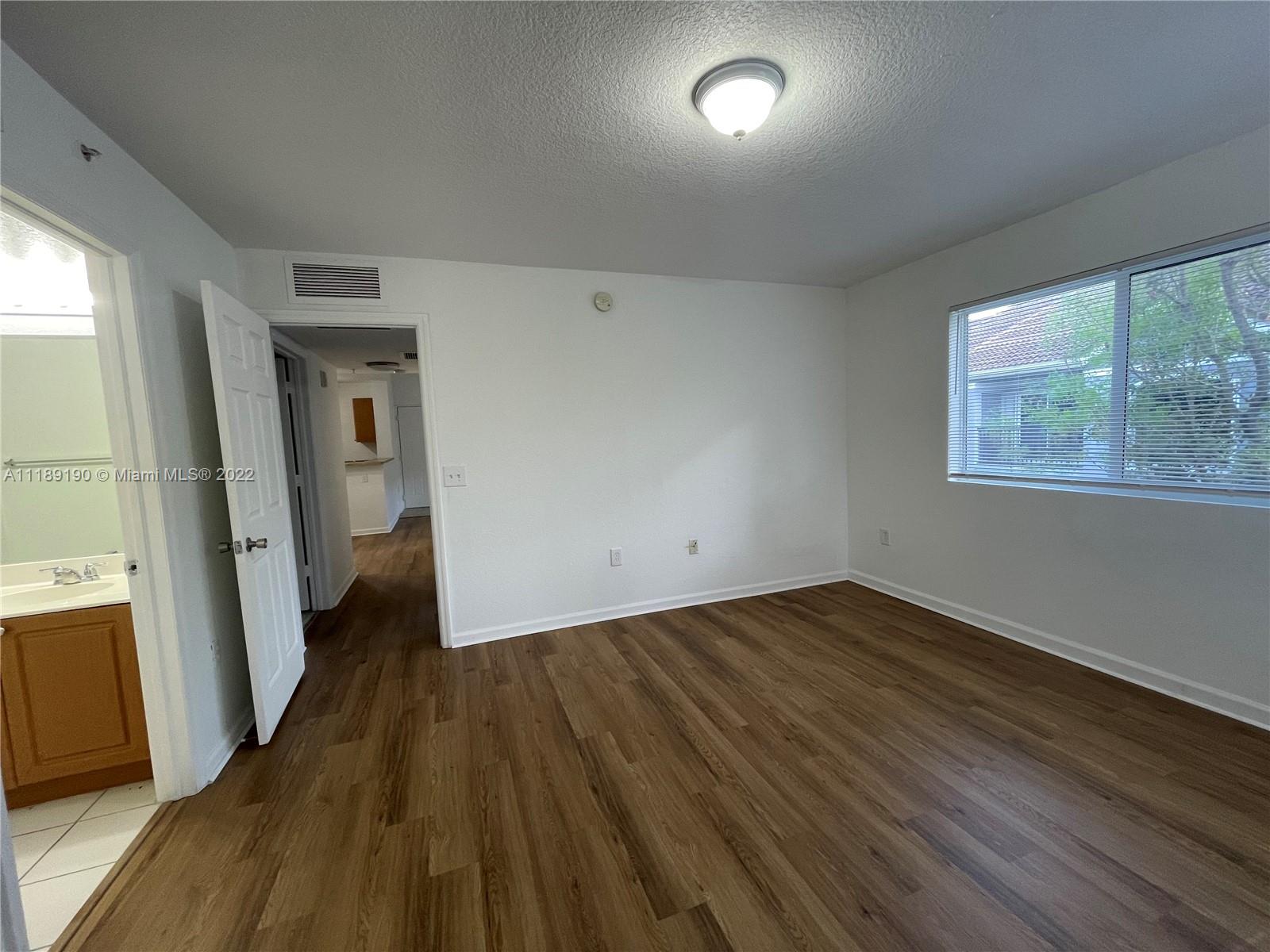 VISTA TRACE 8 CONDO - Residential Lease