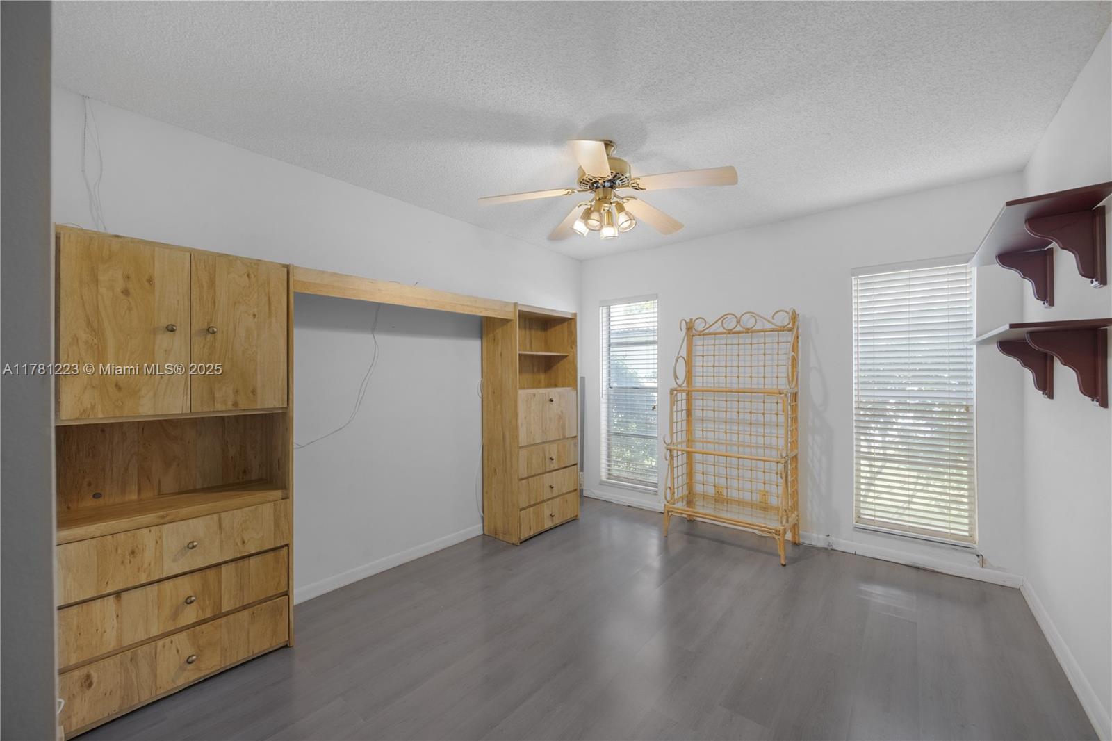 JACARANDA LAKES SEC 1 - Residential