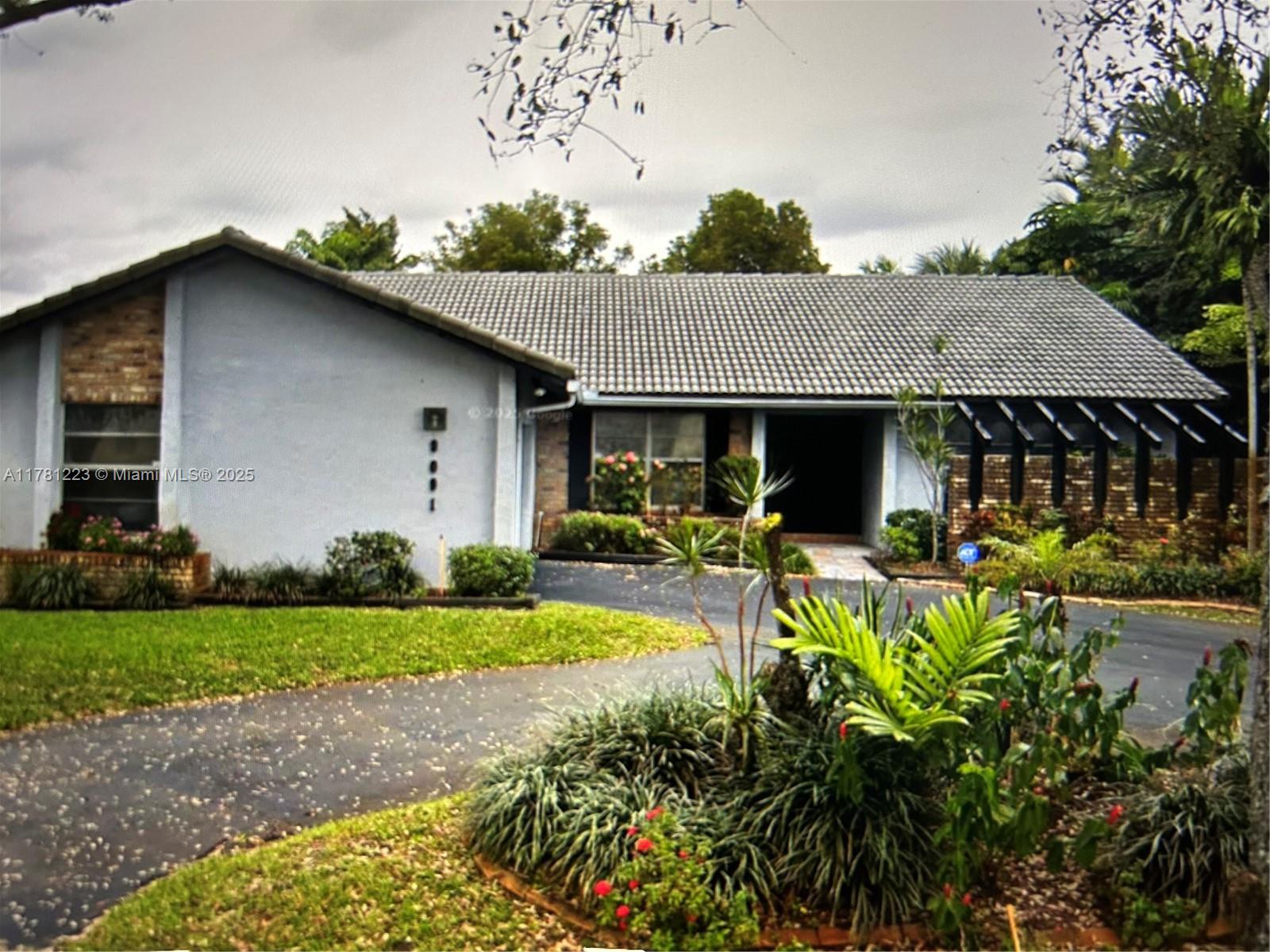 JACARANDA LAKES SEC 1 - Residential
