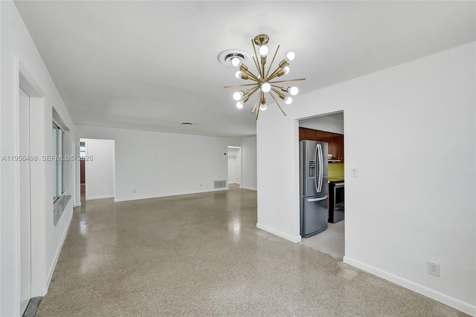 HOLLYWOOD HILLS - Residential