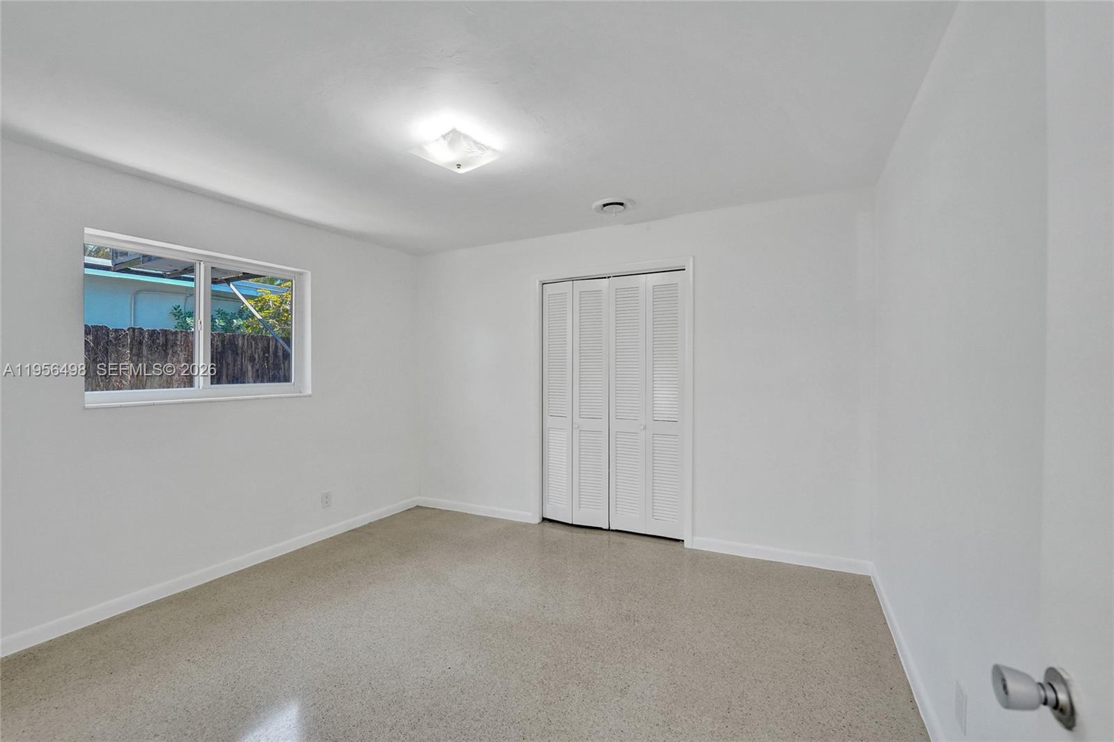 HOLLYWOOD HILLS - Residential