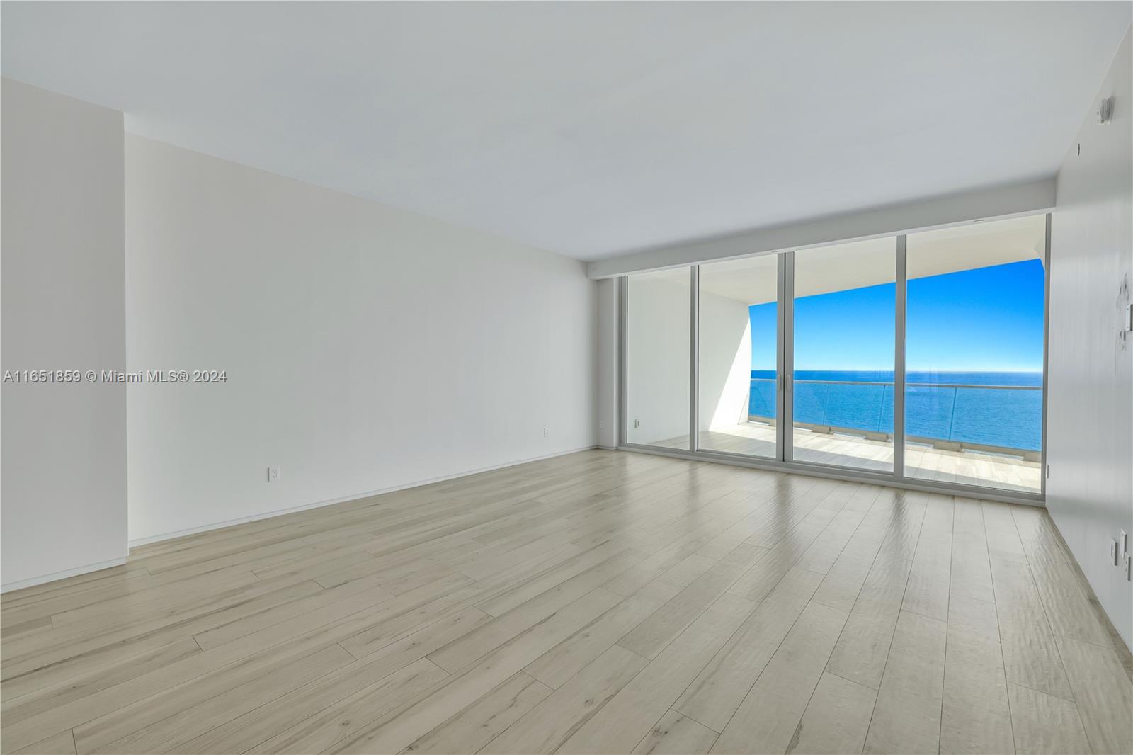 JADE SIGNATURE CONDO - Residential
