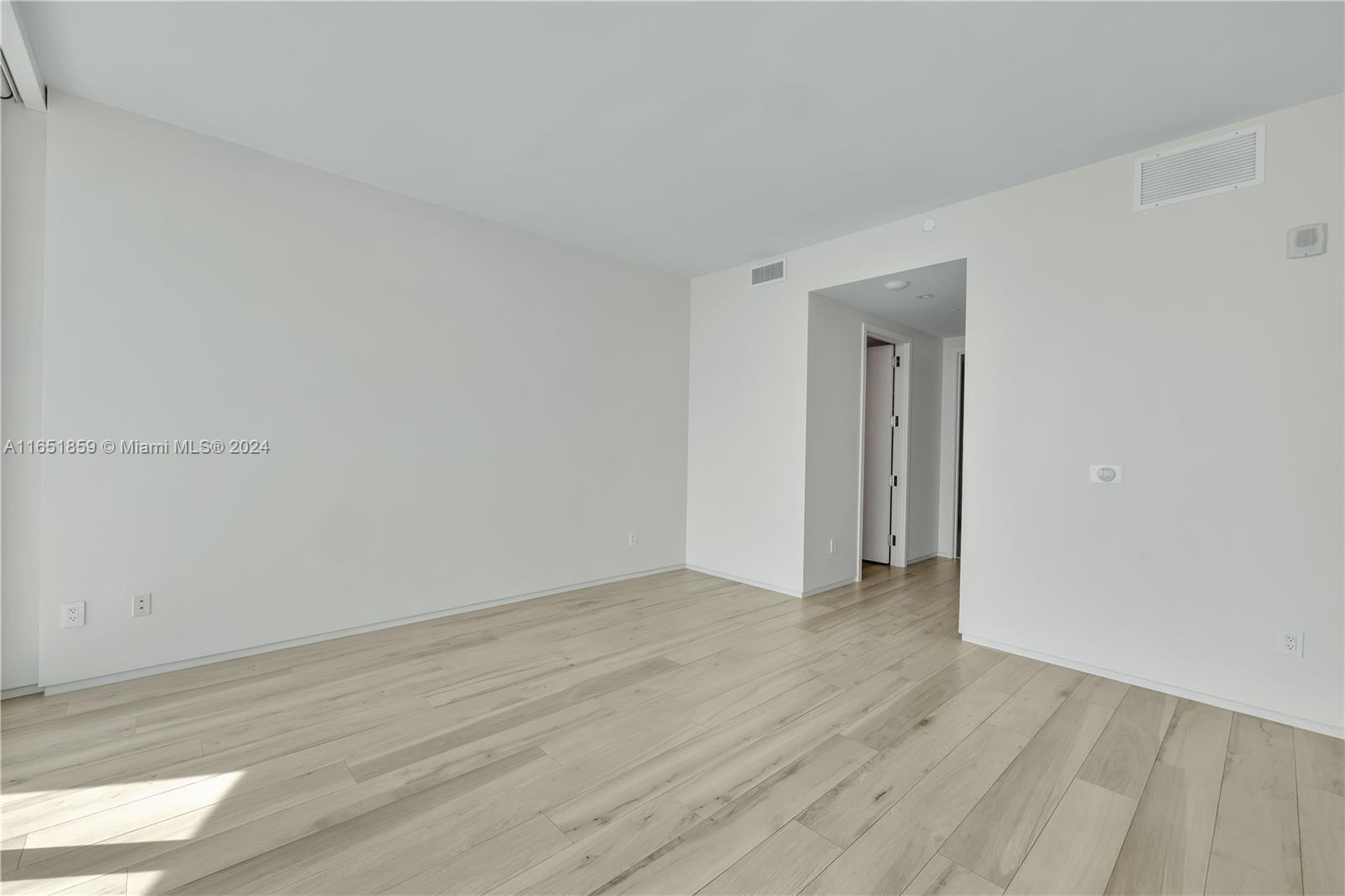 JADE SIGNATURE CONDO - Residential