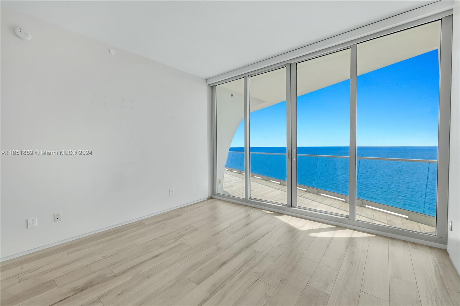 JADE SIGNATURE CONDO - Residential