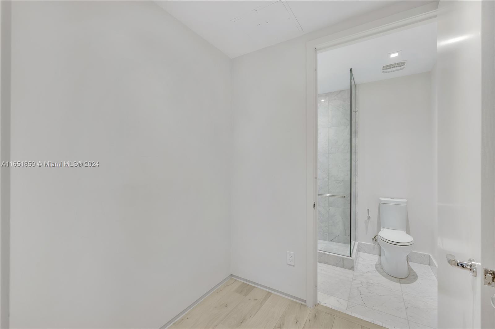 JADE SIGNATURE CONDO - Residential