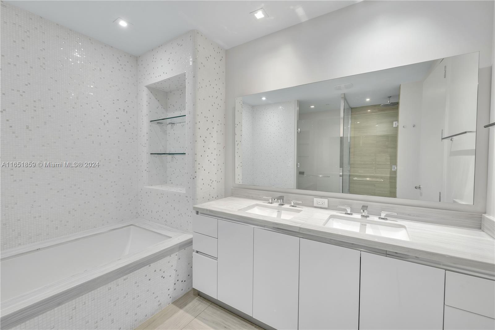 JADE SIGNATURE CONDO - Residential