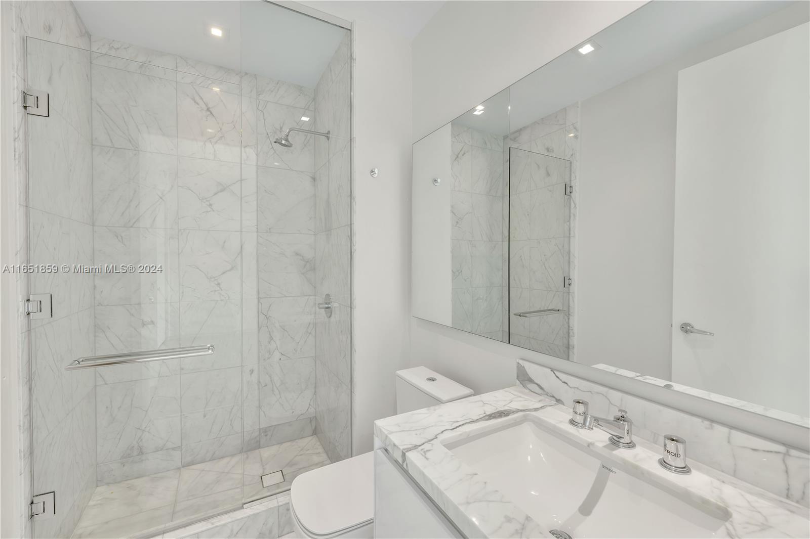 JADE SIGNATURE CONDO - Residential