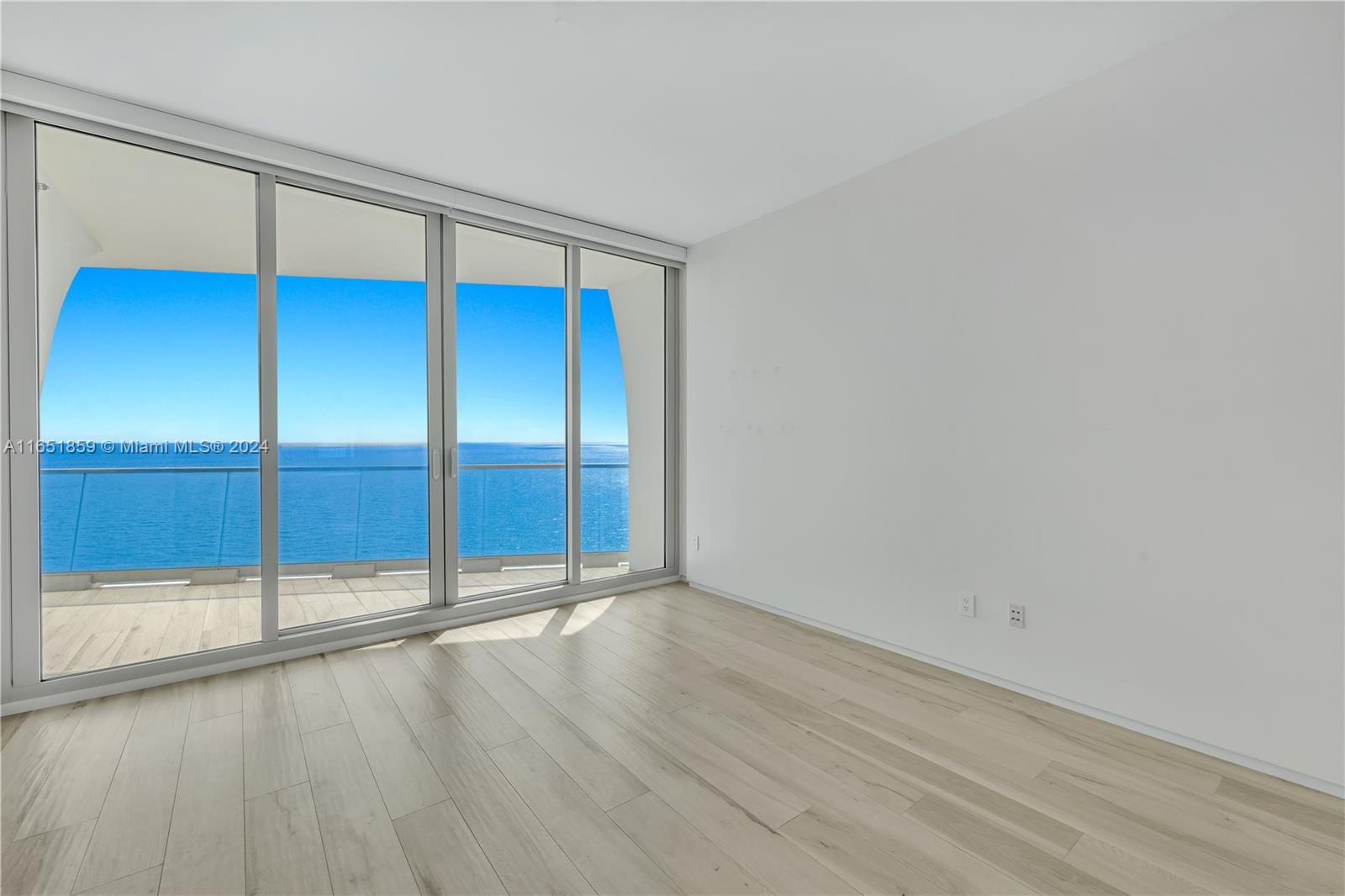 JADE SIGNATURE CONDO - Residential