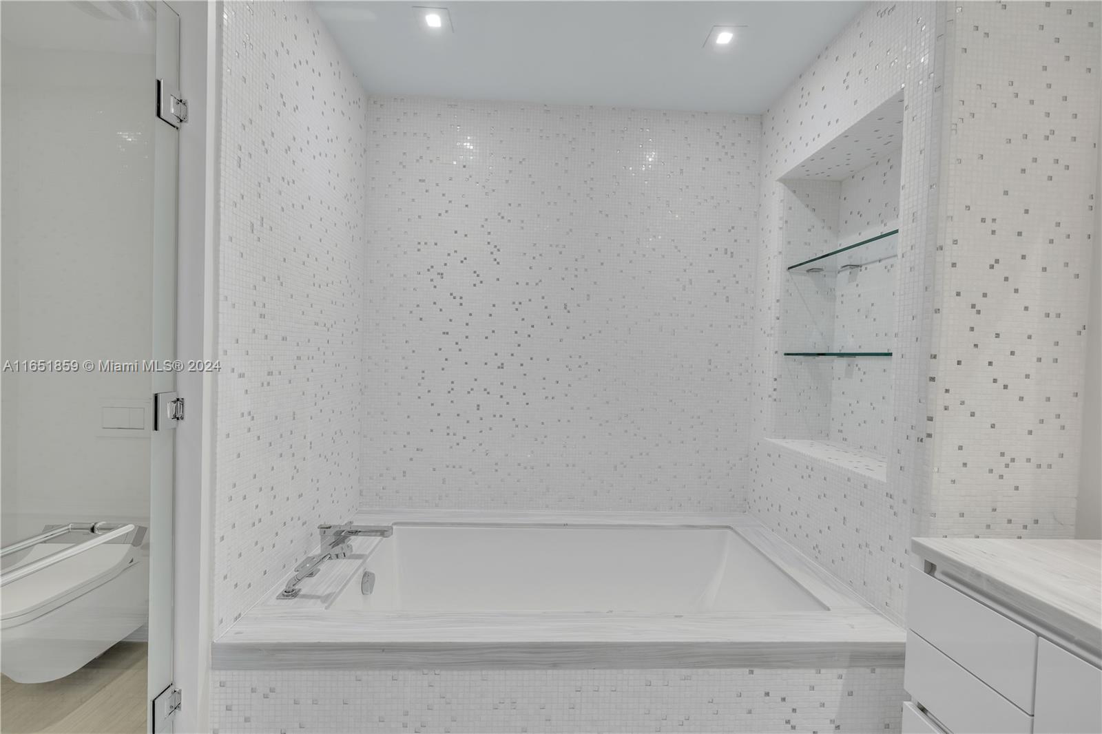 JADE SIGNATURE CONDO - Residential