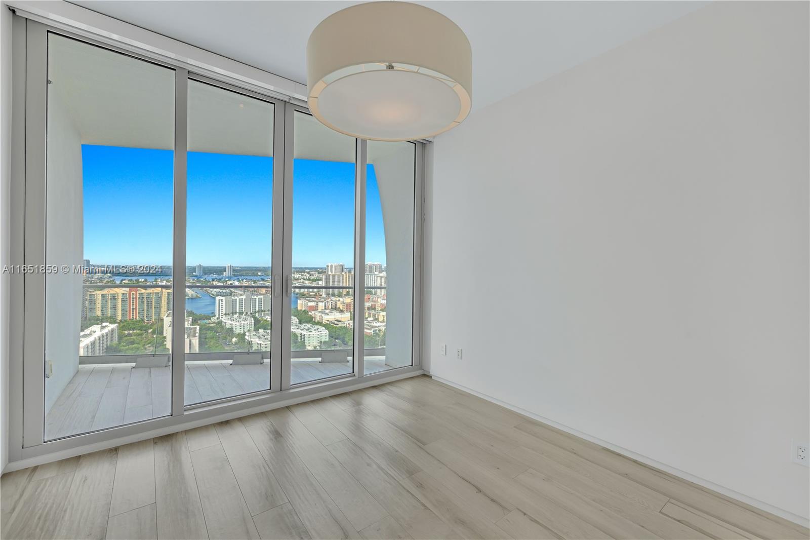 JADE SIGNATURE CONDO - Residential