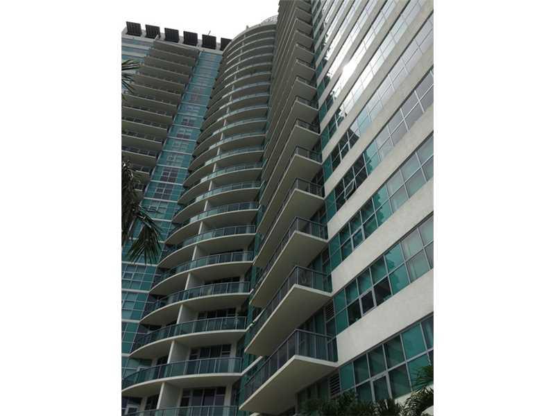 Spectacular 1 bed,1.5 bath with artistic walls painted Art by Ariel Cruz, floor to ceiling windows, beautiful tile floors, Italian Kitchen w/ss appliances,large master bedrm. Midtown urban design is reminiscent of New York's SoHo district. The pool deck i s a true urban oasis nestled seven stories high. The architecture, with its wide expansive wing, fitness ,steam ,sauna, plunge pool. Near Design District, the arts, Great restaurants & amazing shops.