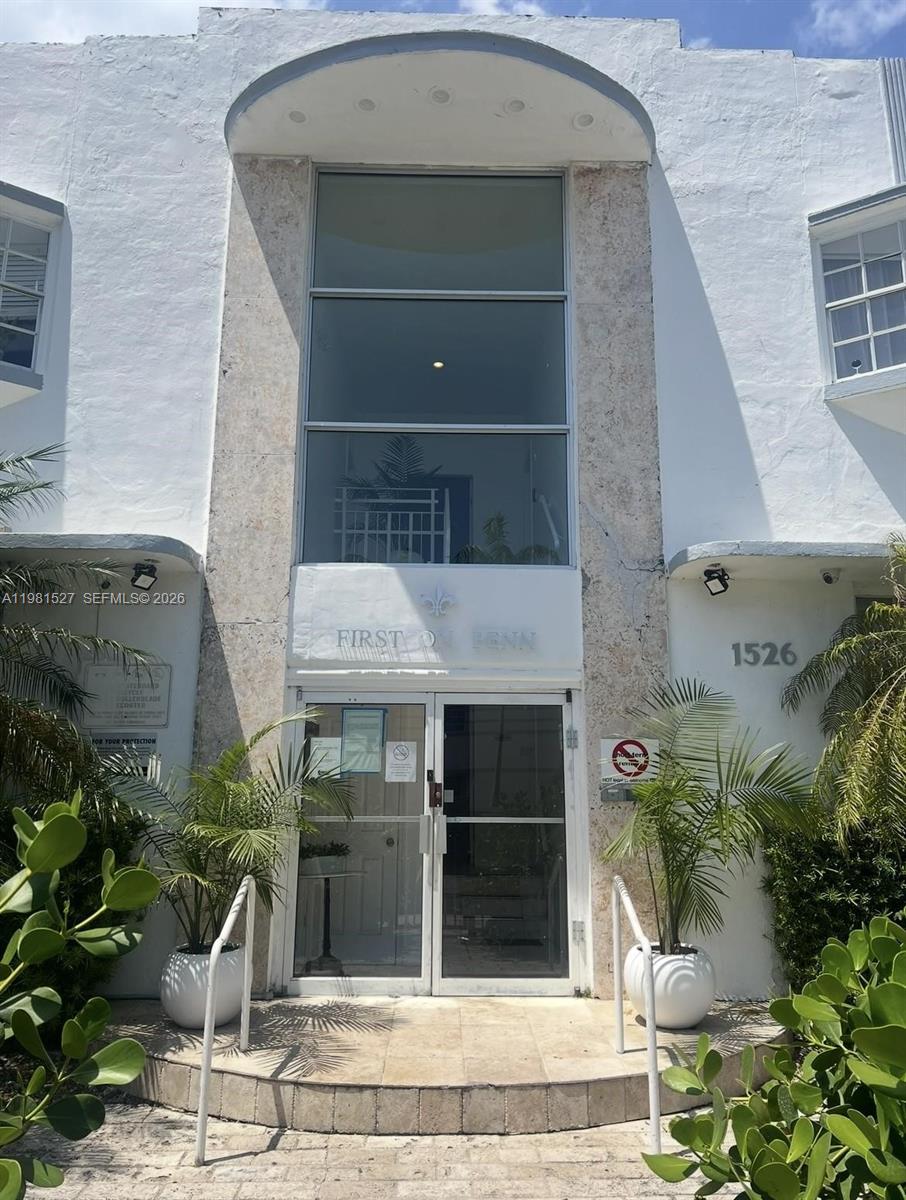 NEW LISTING .Opportunity in the heart of South Beach! This beautifully renovated and spacious apartment is the perfect choice for investors, first-time buyers, or anyone looking for the ultimate Miami Beach lifestyle. Ideally located just 2 blocks from Lincoln Road and only 3 blocks from the beach, you are steps away from world-class restaurants, cafés, shopping, nightlife, and everything that makes South Beach one of the most desirable destinations in the world.

The unit has been fully renovated and offers a bright, open layout filled with natural light. The generous living space provides comfort and flexibility, making it ideal for both living and entertaining. The modern renovated bathroom, new air conditioning, contemporary interior lighting, and brand-new washer and dryer inside the unit add convenience and value rarely found in this area.

Located in a quiet and well-situated building, this property offers the perfect balance between peaceful living and immediate access to the vibrant South Beach lifestyle.

This is a fantastic investment opportunity in a high-demand location where renovated and spacious units close to Lincoln Road and the ocean are rarely available at this value. Also perfect as a primary residence, vacation home, or long-term rental.

Prime location + renovated unit + unbeatable value. Opportunities like this move fast in South Beach.

Easy to show. Don’t miss the chance to own in one of Miami Beach’s most iconic neighborhoods.
