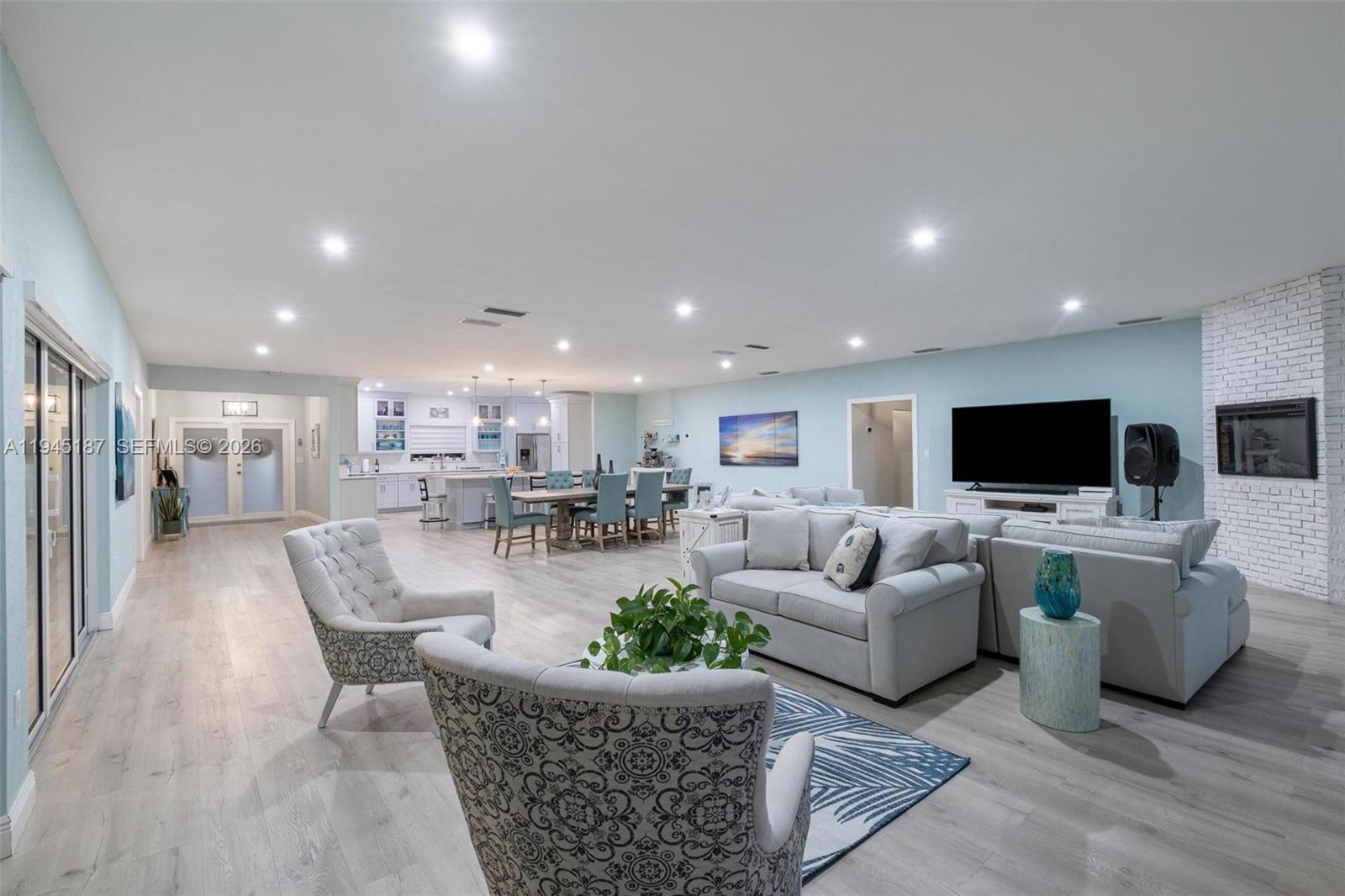 COUNTRY CLUB ESTS OF HOME - Residential