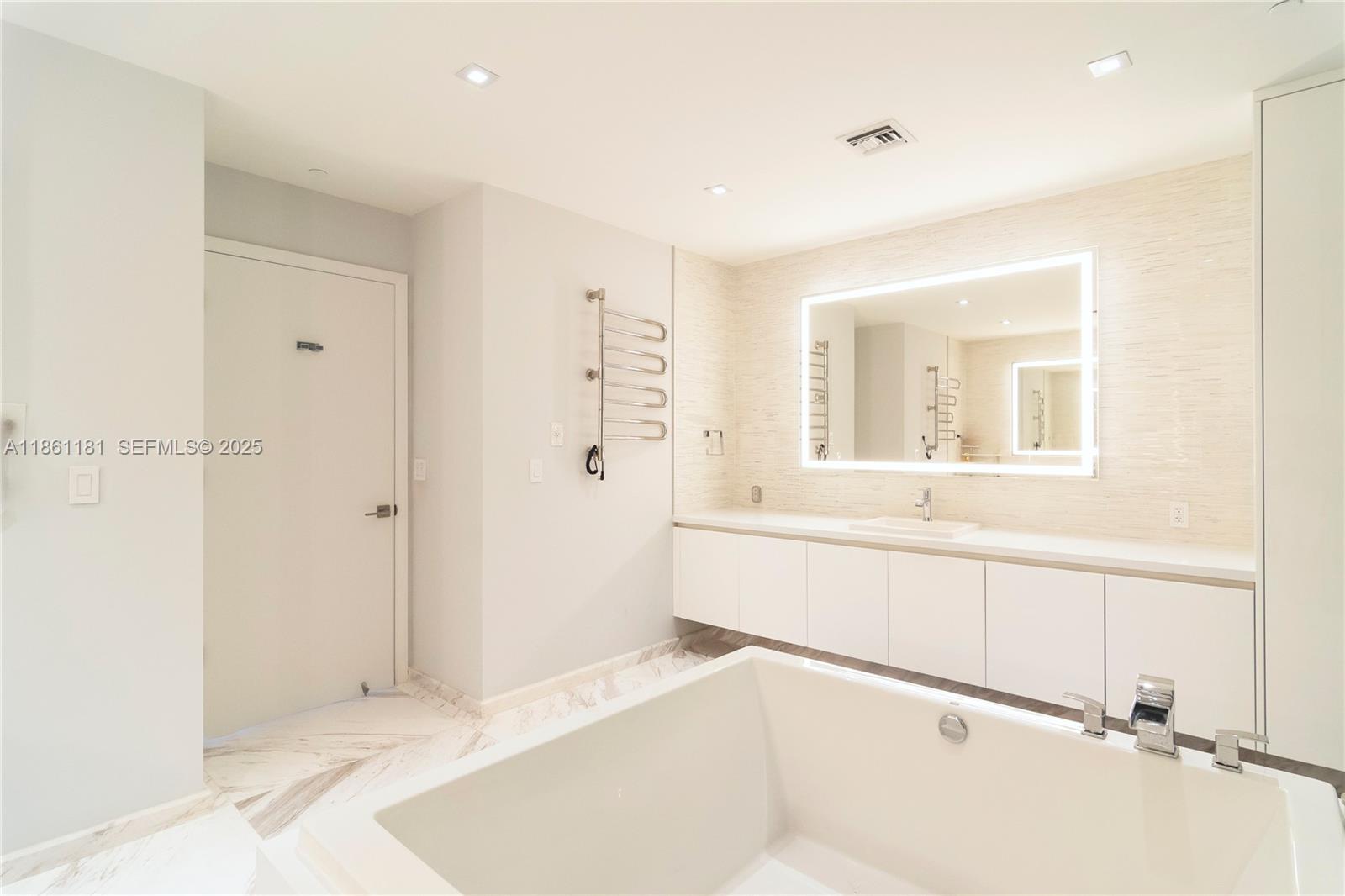 PARAMOUNT FT LAUDERDALE C - Residential