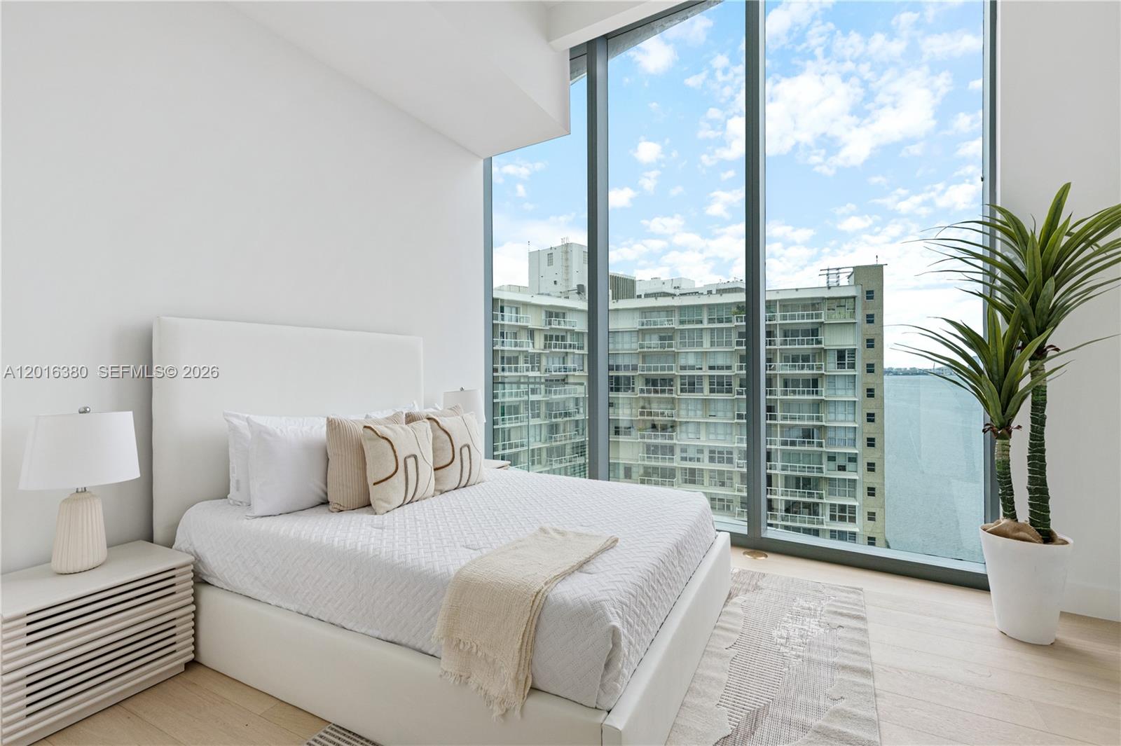 UNA Residences - Residential