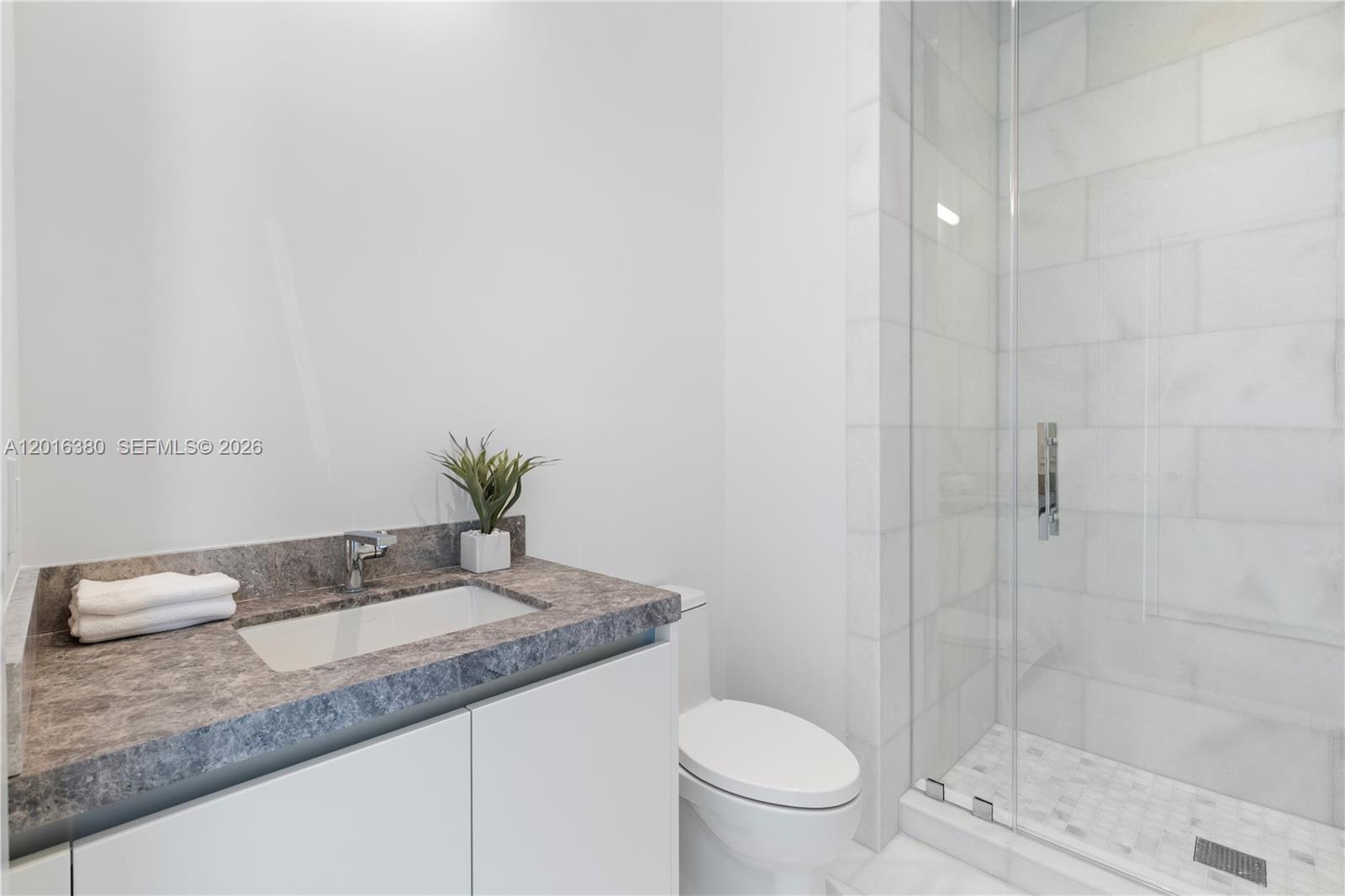 UNA Residences - Residential