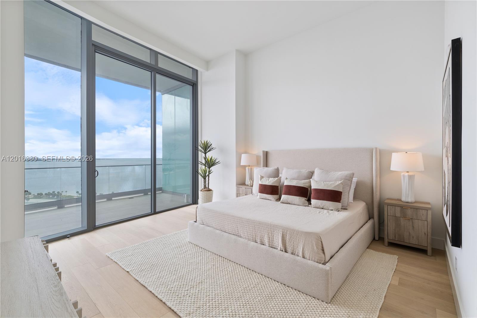 UNA Residences - Residential