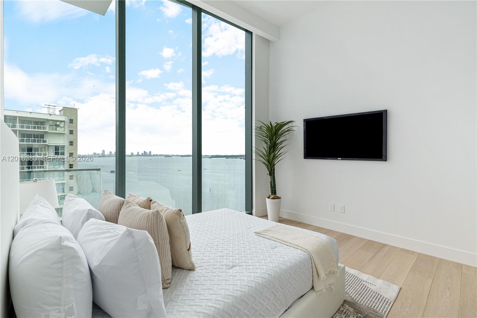 UNA Residences - Residential