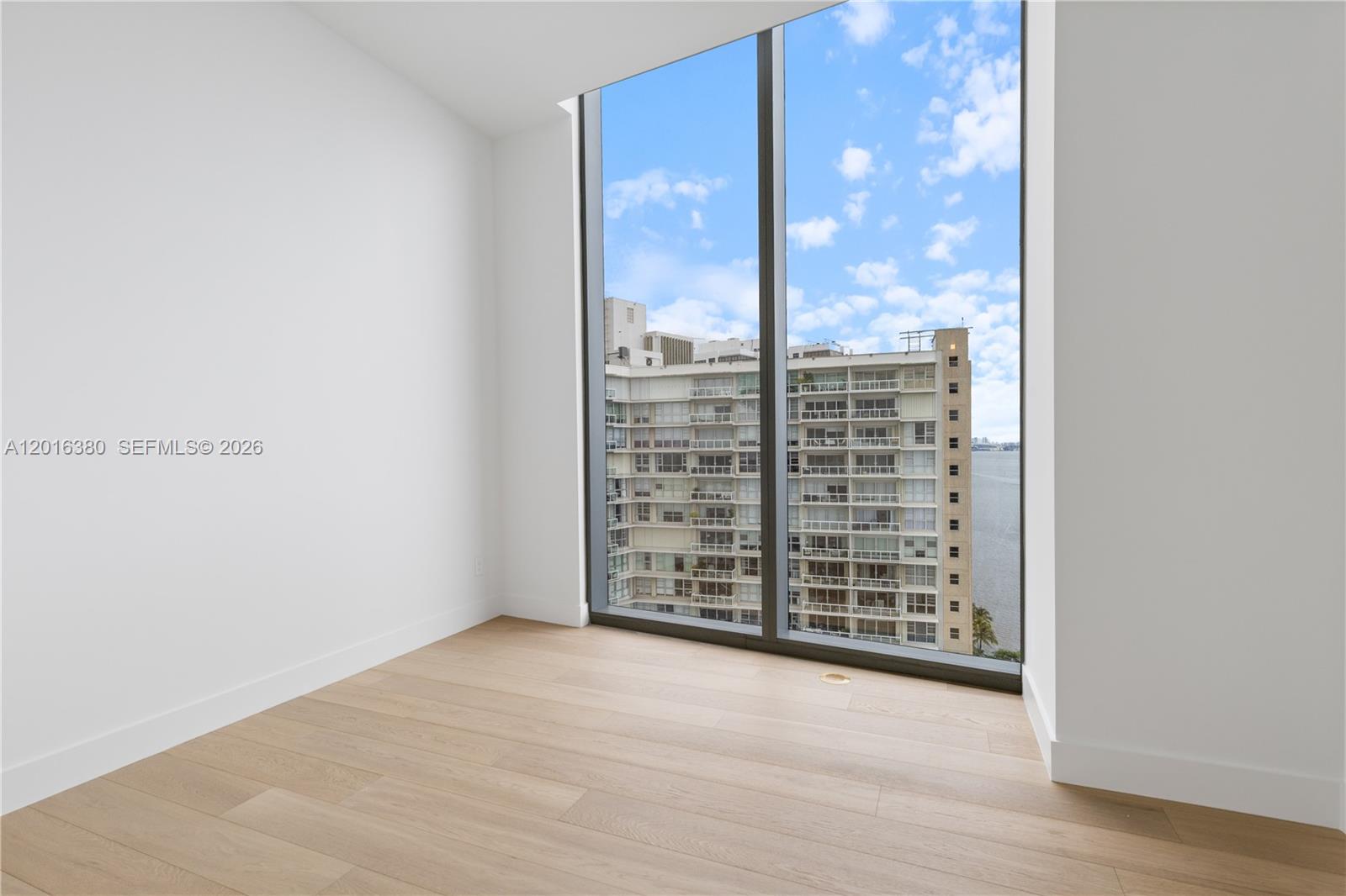 UNA Residences - Residential